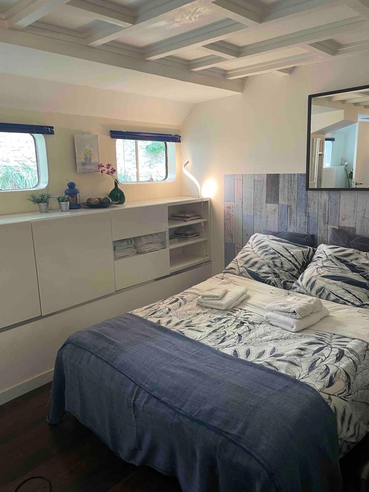 Charming On House Boat Apartment Neuilly-sur-Seine