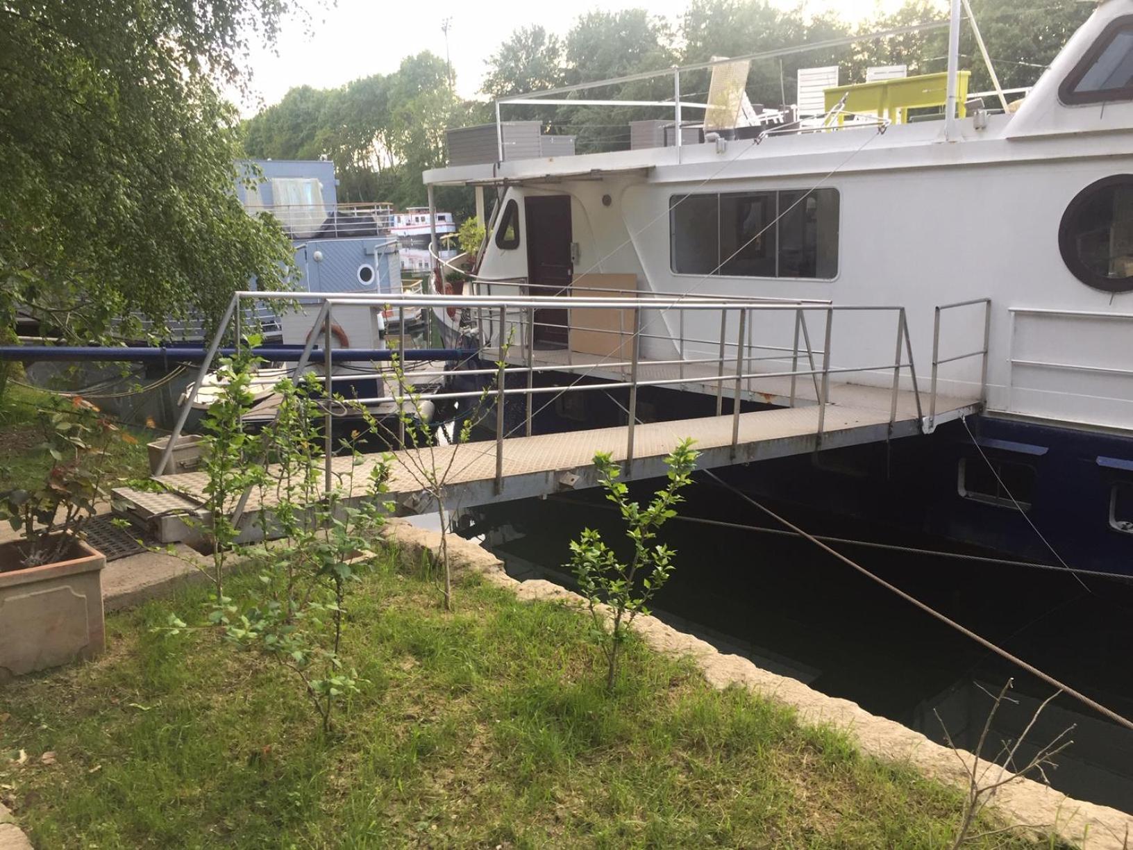 Charming On House Boat Neuilly-sur-Seine